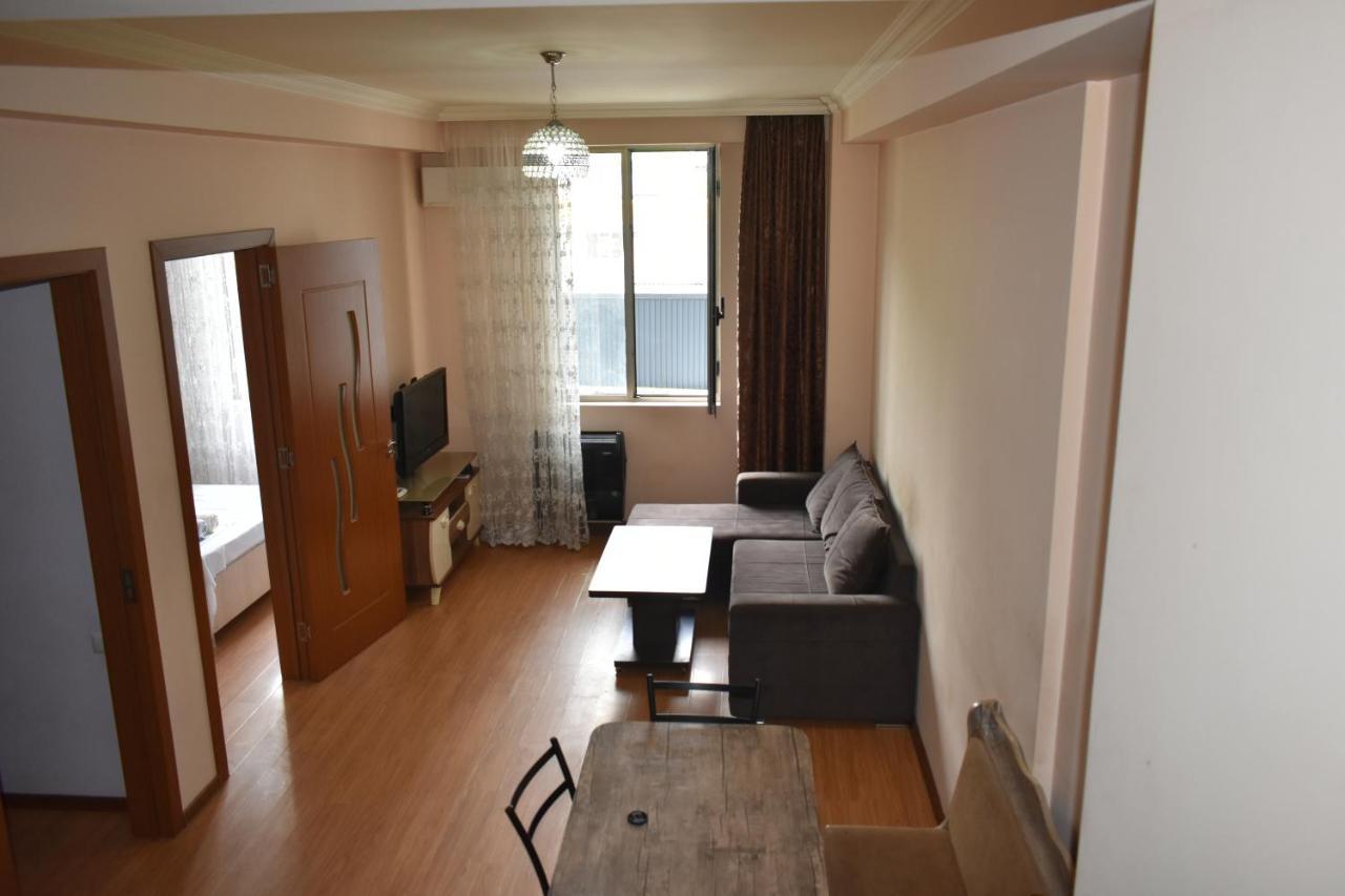 Ucha'S Apartment Батуми Екстериор снимка