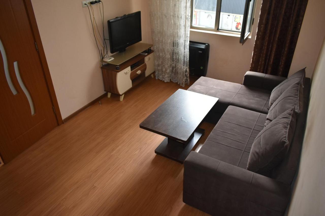 Ucha'S Apartment Батуми Екстериор снимка