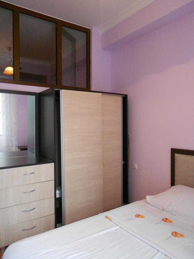 Ucha'S Apartment Батуми Екстериор снимка