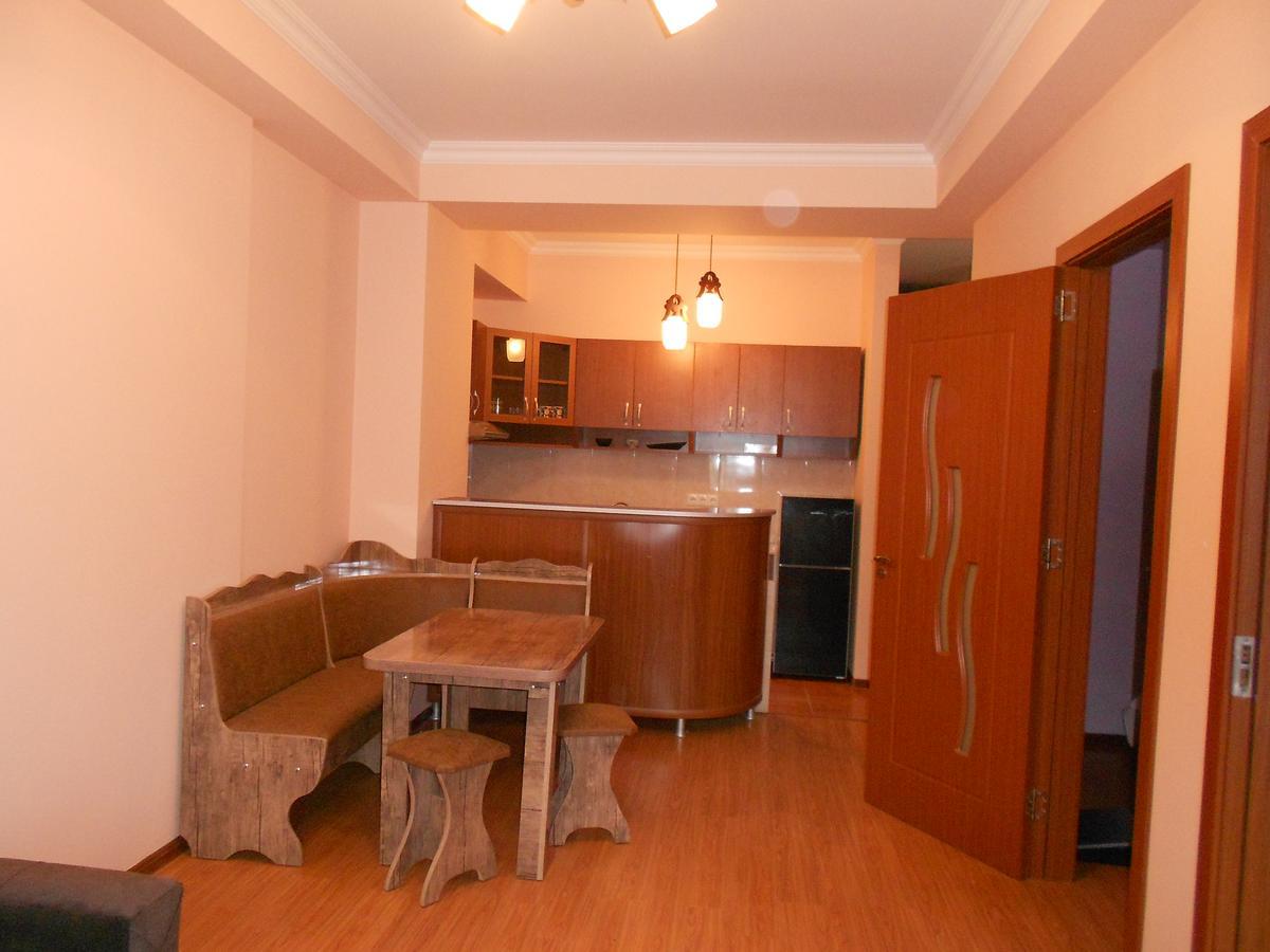 Ucha'S Apartment Батуми Екстериор снимка