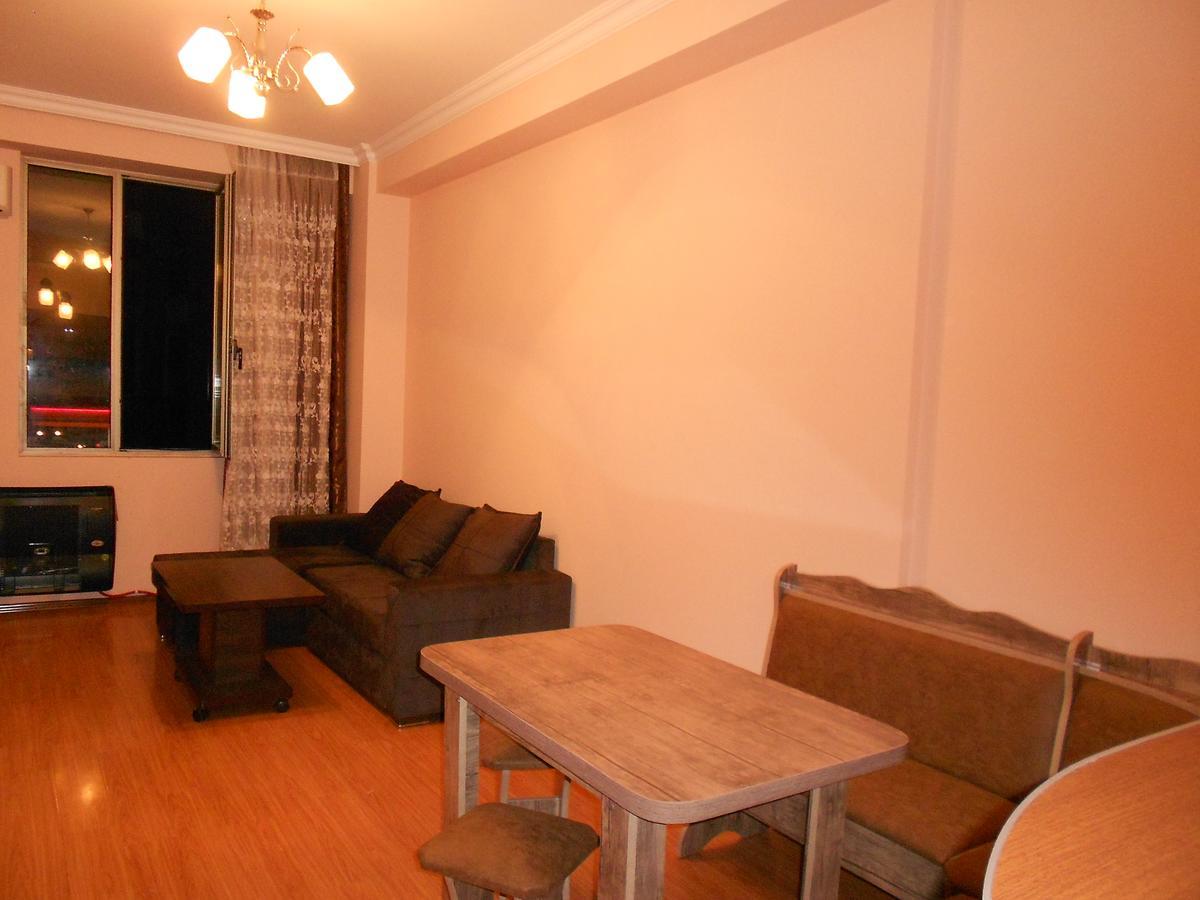Ucha'S Apartment Батуми Екстериор снимка
