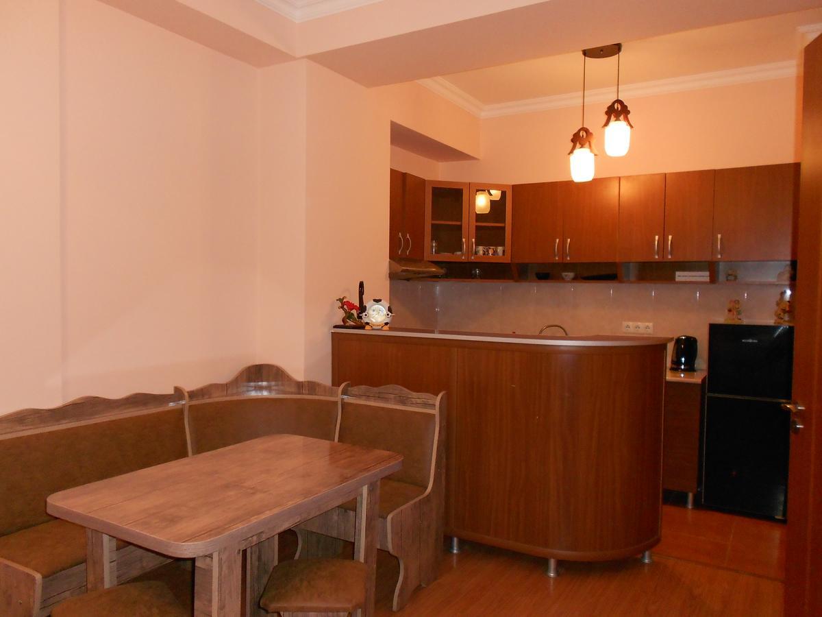 Ucha'S Apartment Батуми Екстериор снимка